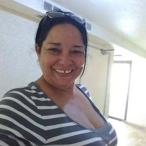 Meet your Posher, Delia maría